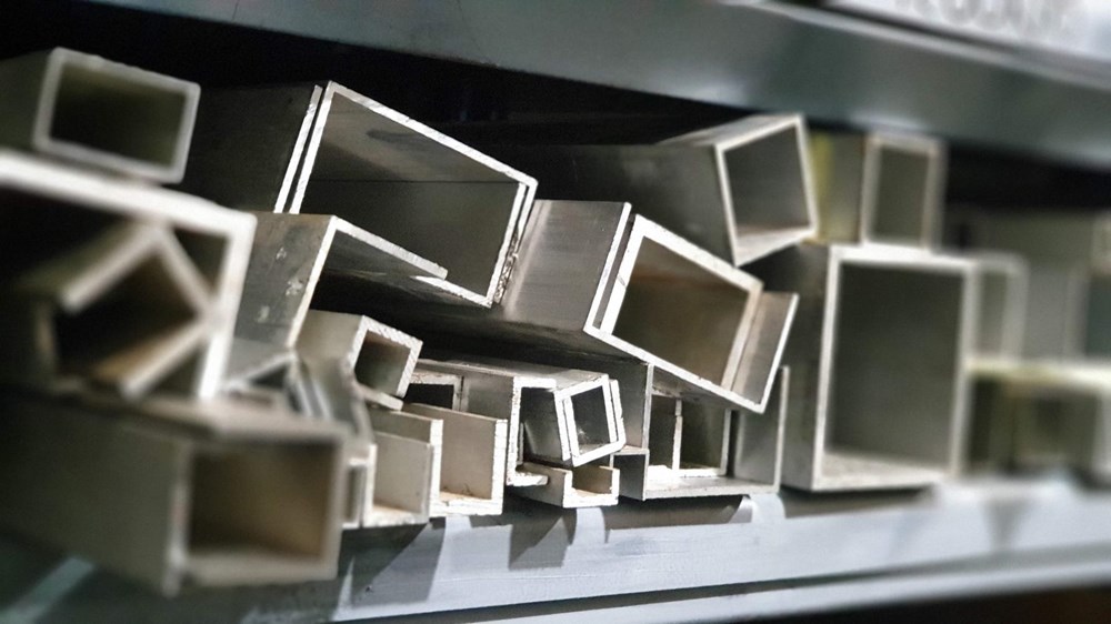 Rectangular metal tubes